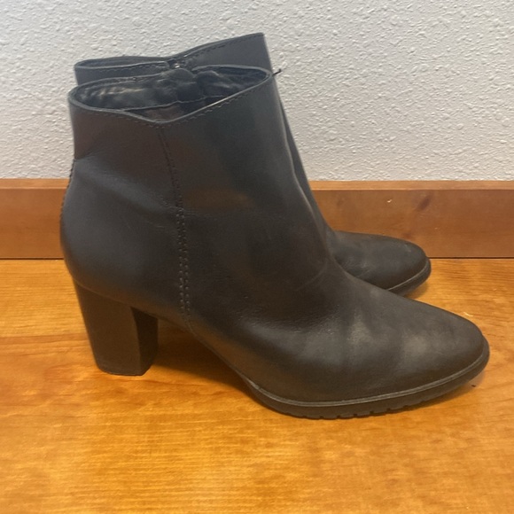 LL Bean black leather booties - Picture 2 of 8